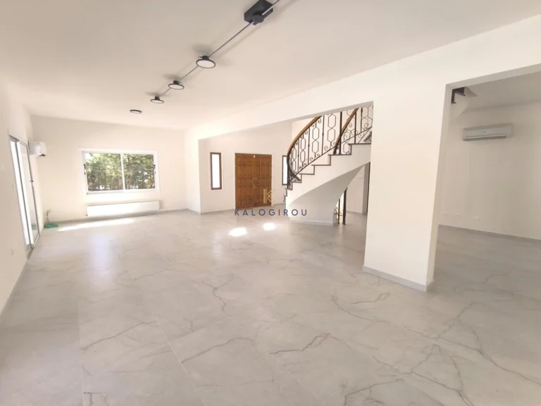 5 Bedroom House for Sale in Pervolia Larnacas