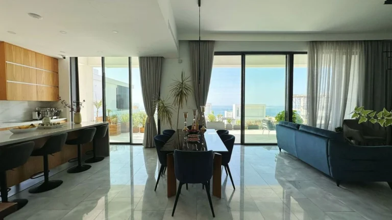5 Bedroom House for Sale in Chlorakas, Paphos District