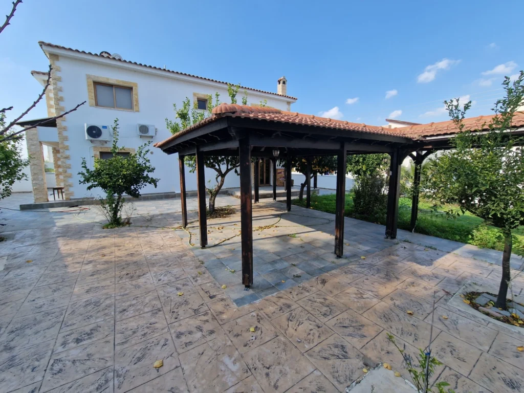 5 Bedroom House for Sale in Oroklini, Larnaca District