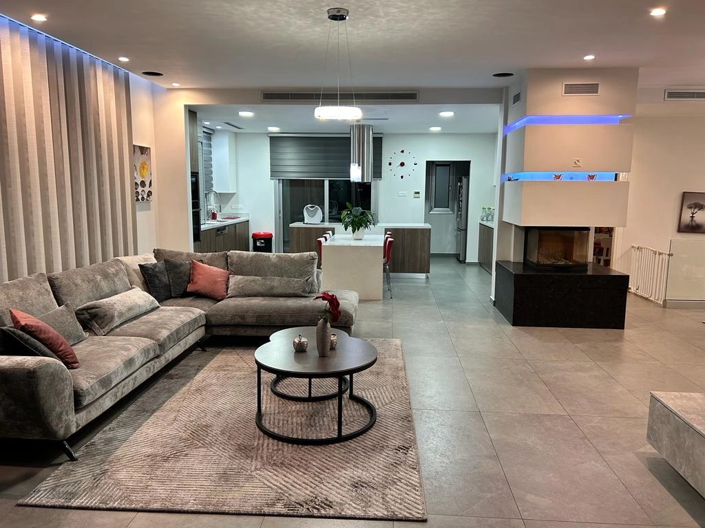 5 Bedroom House for Rent in Limassol – Kapsalos