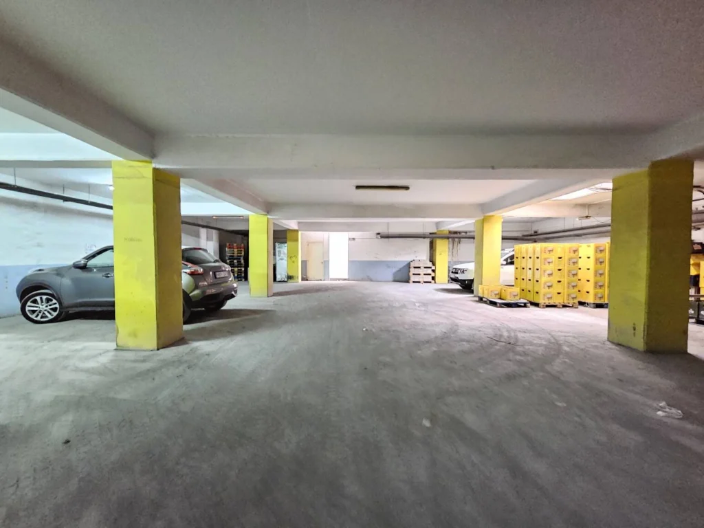 932m² Office for Sale