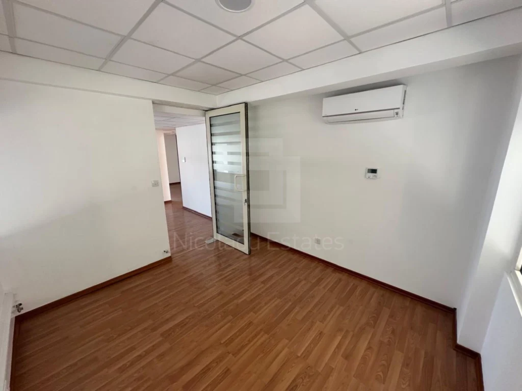 1065m² Commercial for Rent in Latsia, Nicosia District