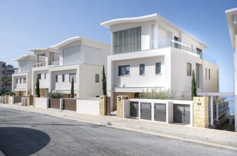 6+ Bedroom House for Sale in Kissonerga, Paphos District