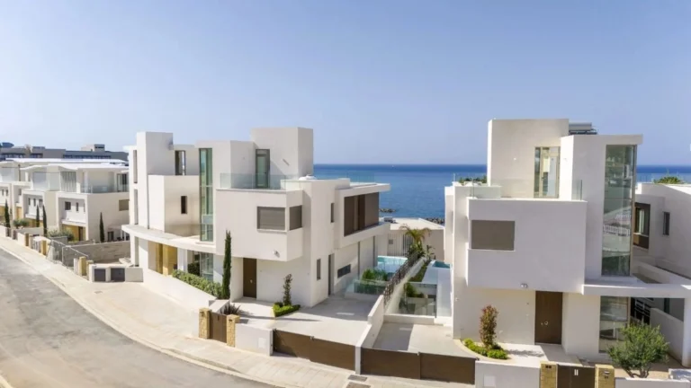 5 Bedroom House for Sale in Kissonerga, Paphos District