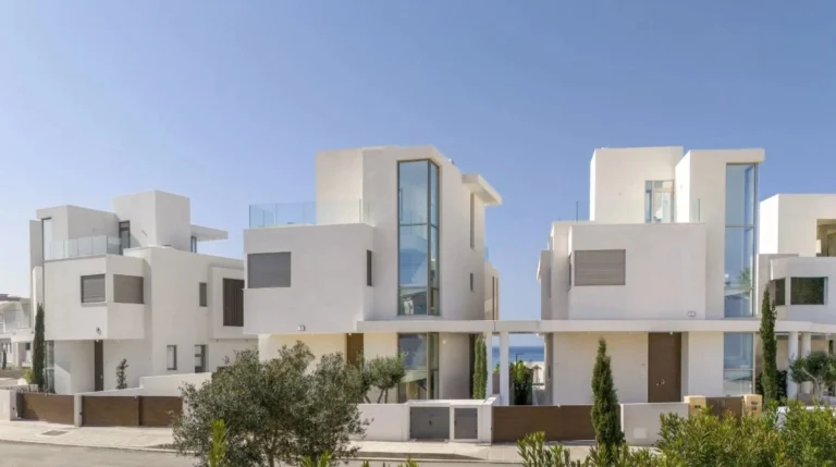5 Bedroom House for Sale in Kissonerga, Paphos District