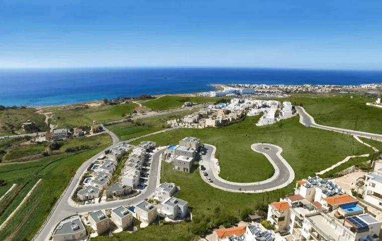 4 Bedroom House for Sale in Chlorakas, Paphos District