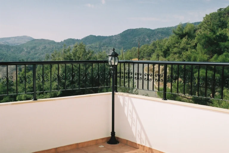 5 Bedroom House for Sale in Moniatis, Limassol District
