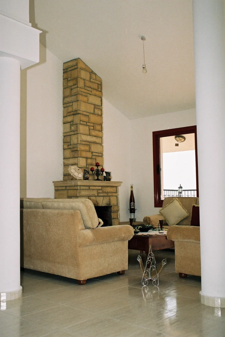 5 Bedroom House for Sale in Moniatis, Limassol District