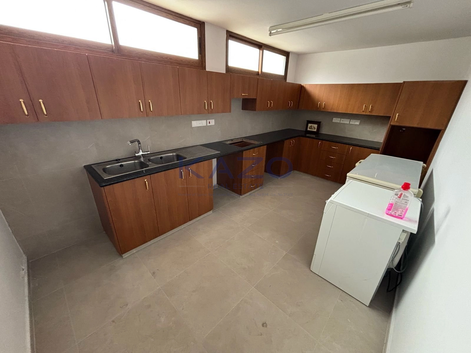 540m² Office for Rent in Limassol District