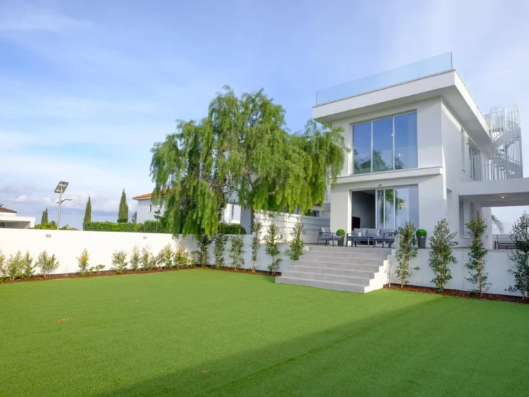 5 Bedroom House for Sale in Dromolaxia, Larnaca District
