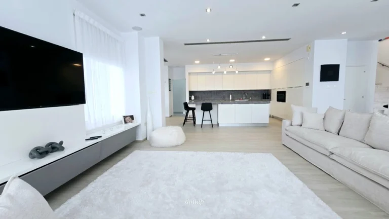 4 Bedroom House for Sale in Agios Tychonas, Limassol District