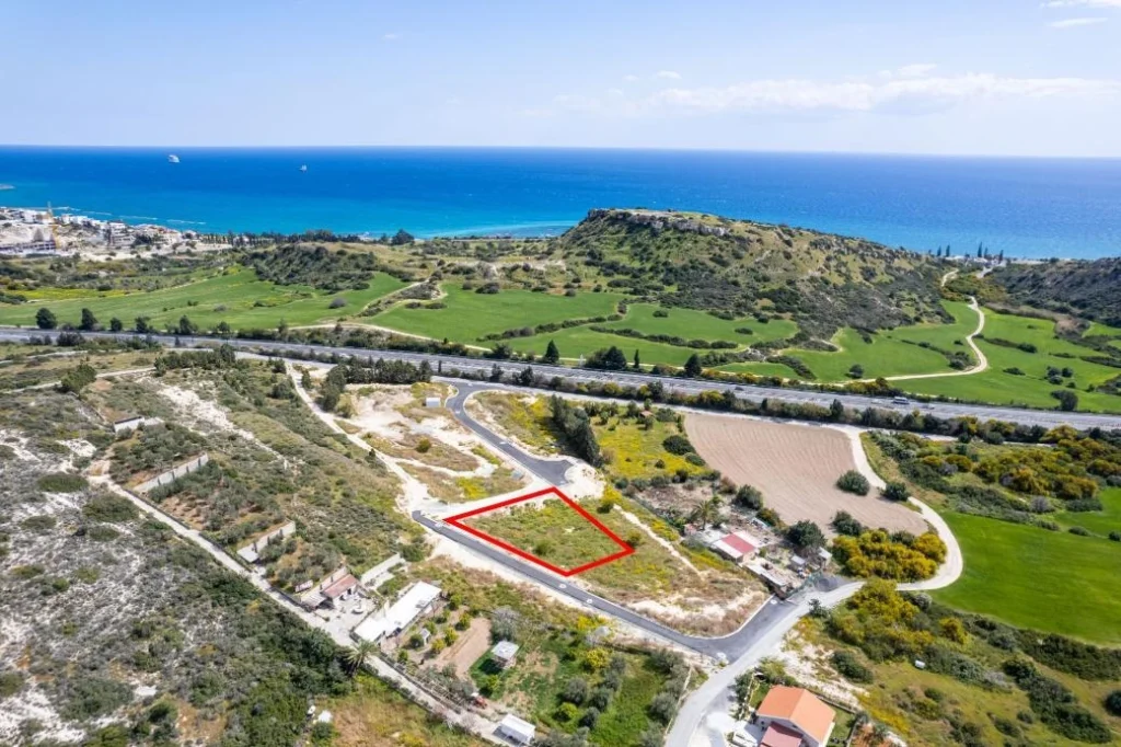 1,100m² Plot for Sale in Agios Tychonas, Limassol District