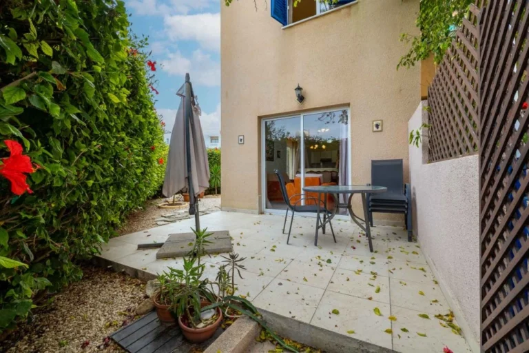 3 Bedroom House for Sale in Tombs Of the Kings, Paphos District