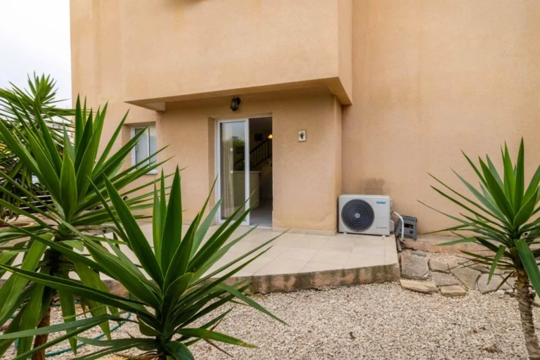 3 Bedroom House for Sale in Tombs Of the Kings, Paphos District