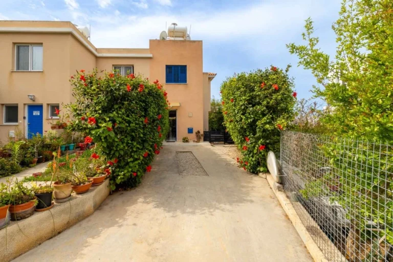 3 Bedroom House for Sale in Tombs Of the Kings, Paphos District