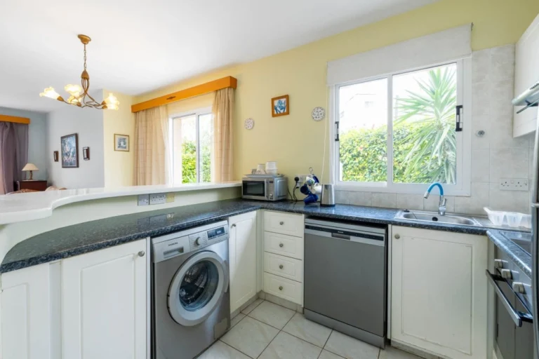 3 Bedroom House for Sale in Tombs Of the Kings, Paphos District