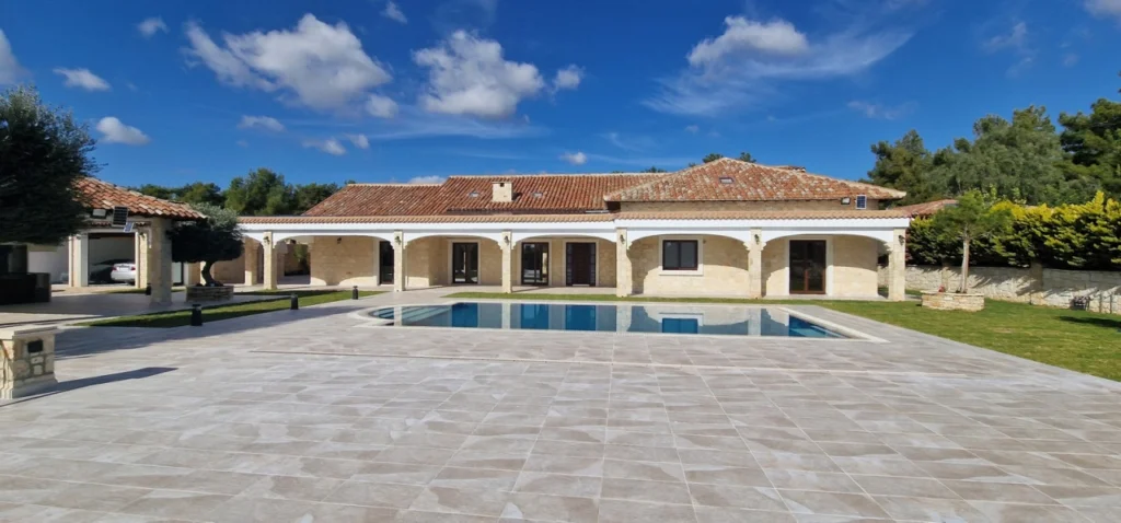 6+ Bedroom House for Sale in Limassol District