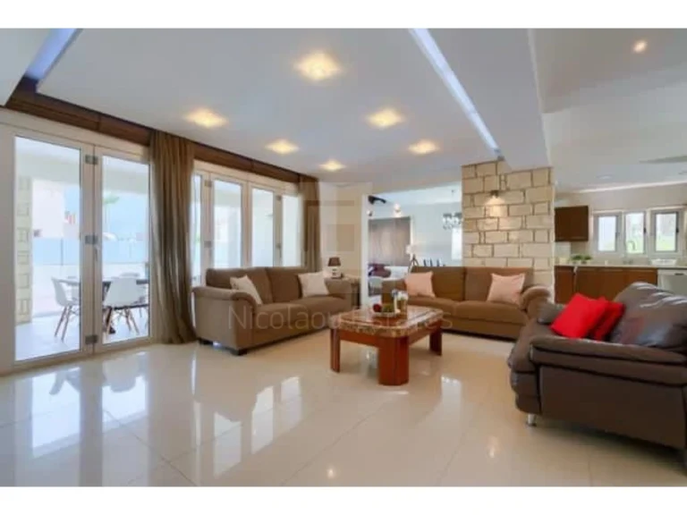 6+ Bedroom House for Sale in Kato Paphos
