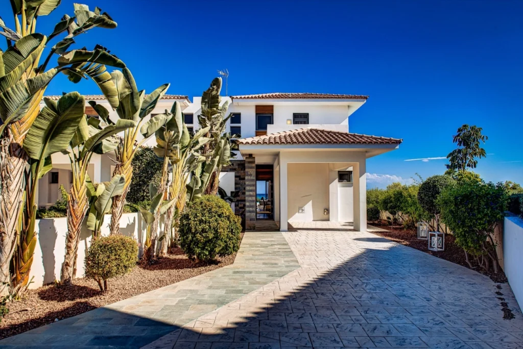 3 Bedroom House for Sale in Mazotos, Larnaca District