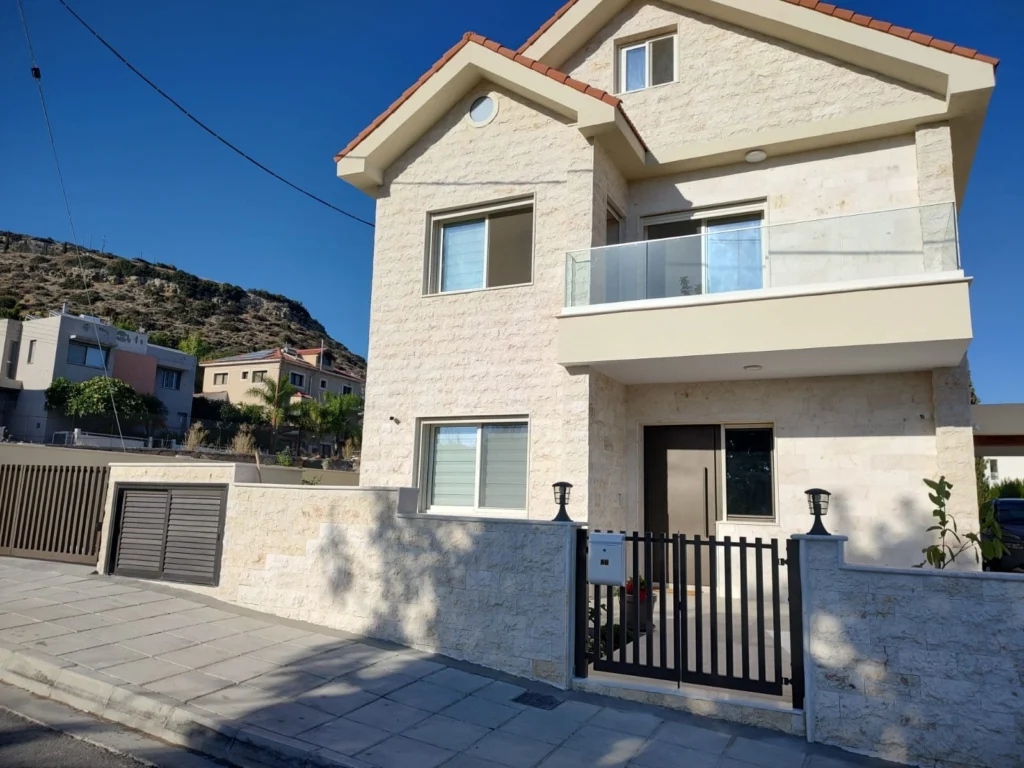 5 Bedroom House for Sale in Palodeia, Limassol District