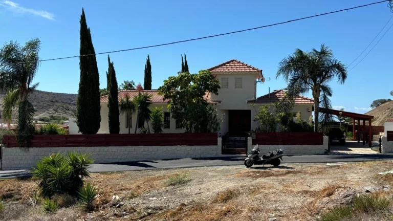 3 Bedroom House for Sale in Monagroulli, Limassol District