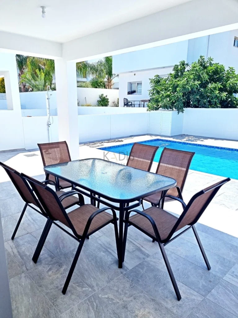 4 Bedroom House for Sale in Livadia Larnakas, Larnaca District