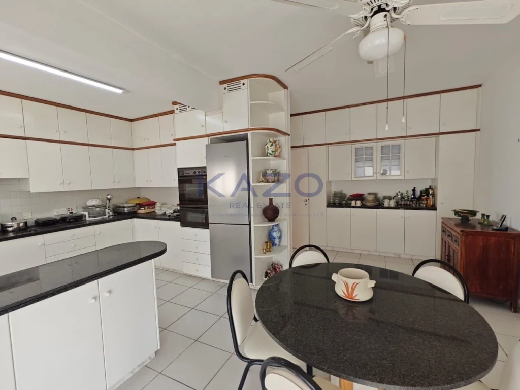 3 Bedroom Apartment for Sale in Limassol – Mesa Geitonia