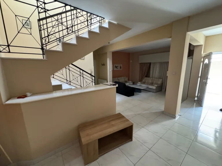 4 Bedroom House for Sale in Limassol – Mesa Geitonia