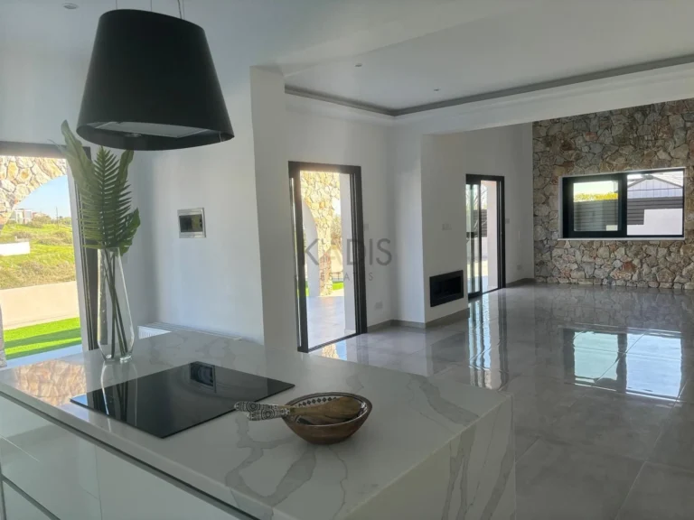 3 Bedroom House for Sale in Episkopi, Limassol District