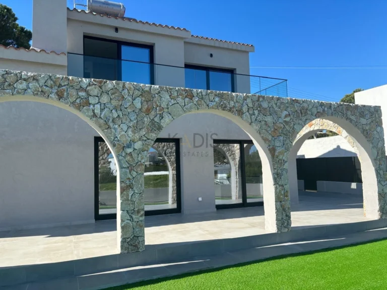 3 Bedroom House for Sale in Episkopi, Limassol District