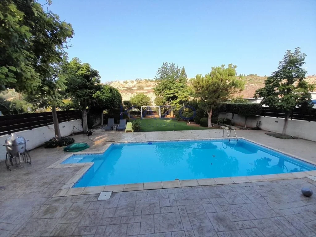 5 Bedroom House for Sale in Agios Tychonas, Limassol District