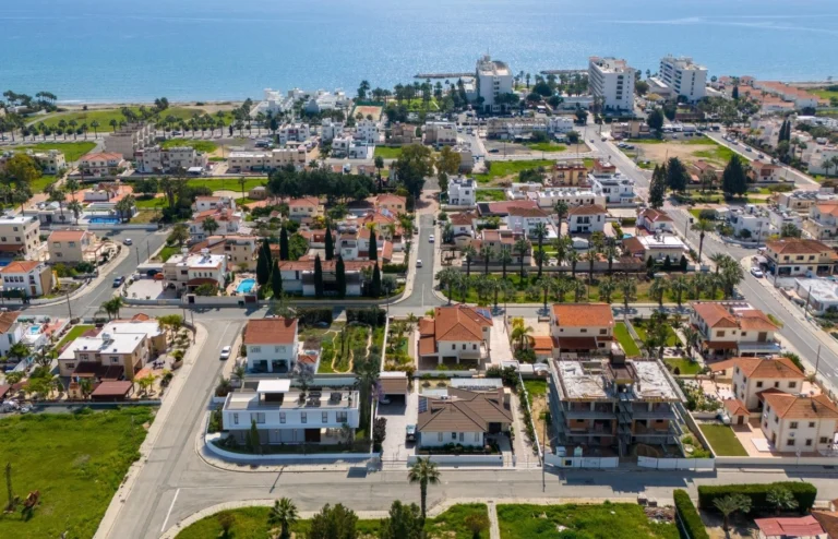 5 Bedroom House for Sale in Oroklini, Larnaca District