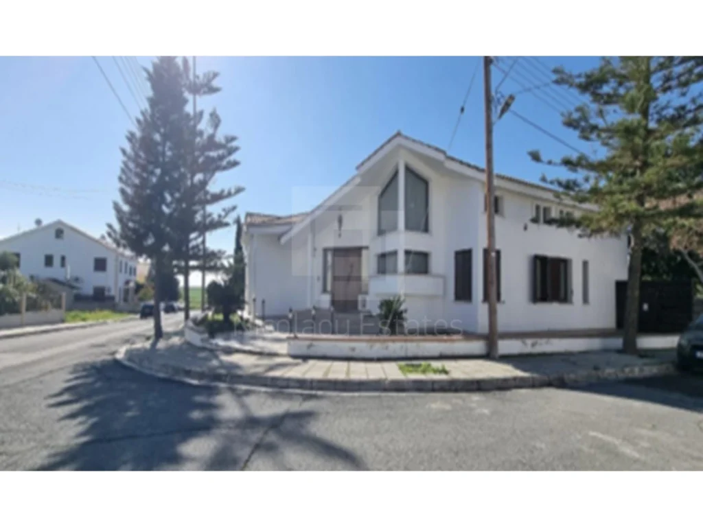 5 Bedroom House for Sale in Aradippou, Larnaca District
