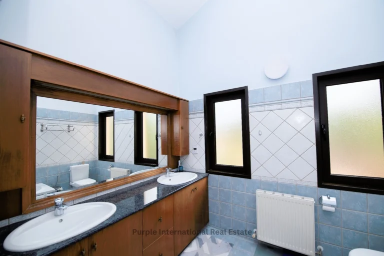 5 Bedroom House for Sale in Mosfiloti, Larnaca District