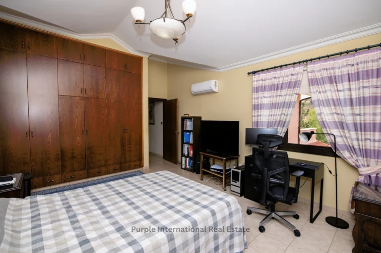 5 Bedroom House for Sale in Mosfiloti, Larnaca District