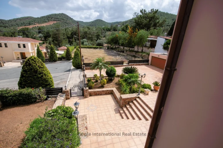 5 Bedroom House for Sale in Mosfiloti, Larnaca District