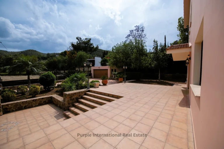 5 Bedroom House for Sale in Mosfiloti, Larnaca District
