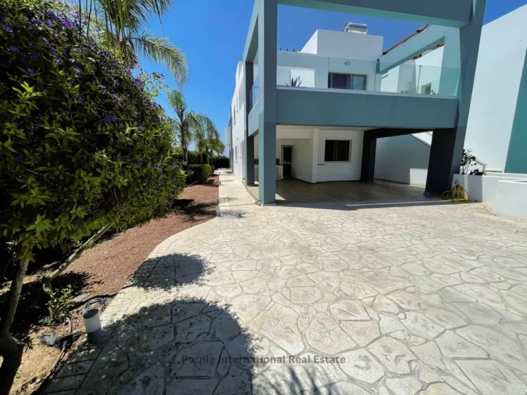 3 Bedroom Apartment for Sale in Pervolia Larnacas