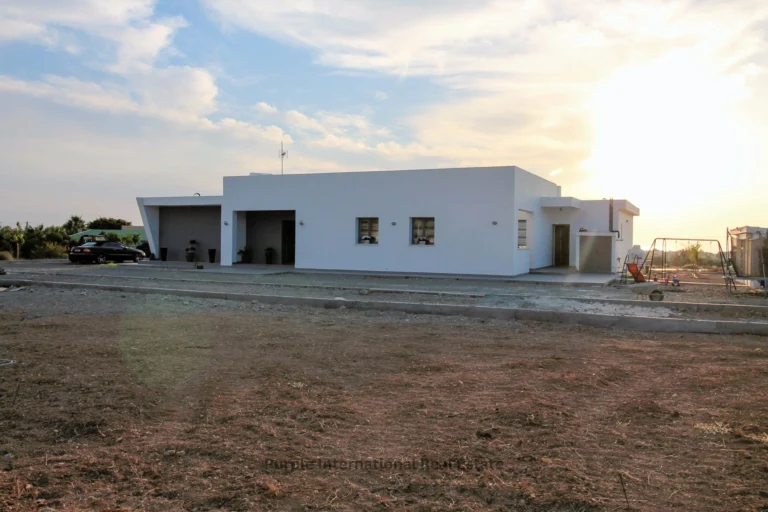 4 Bedroom House for Sale in Paphos – Emba