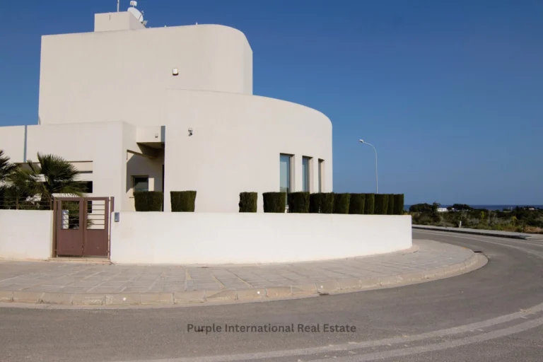 400m² House for Sale in Famagusta District