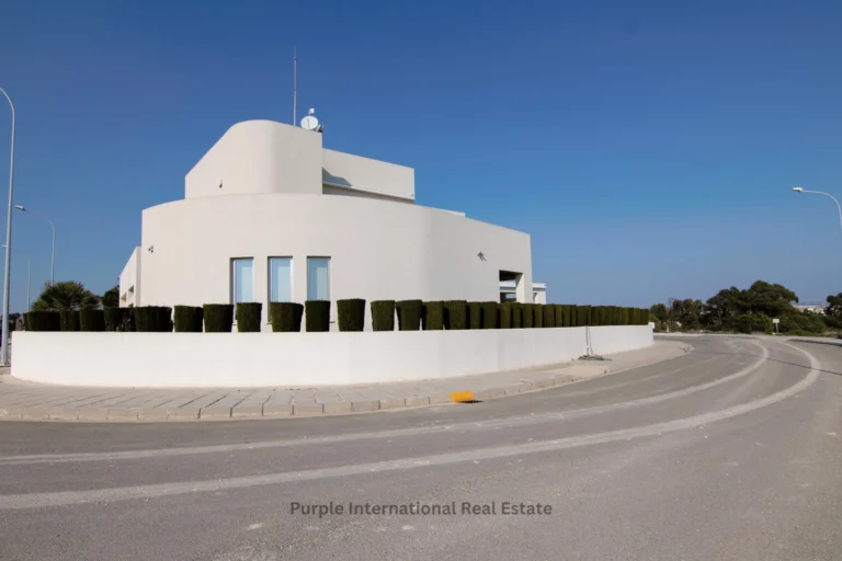 400m² House for Sale in Famagusta District