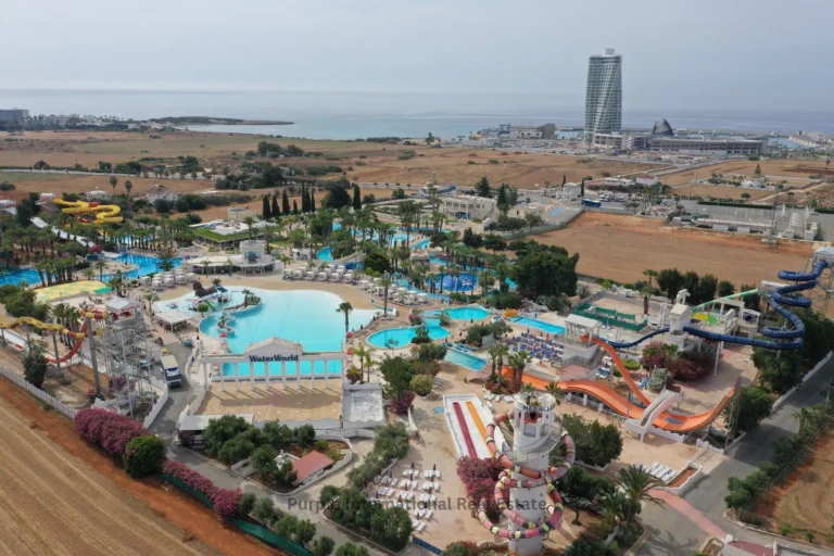 400m² House for Sale in Famagusta District