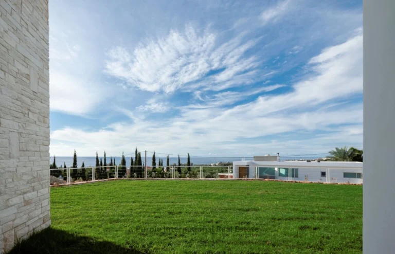 4 Bedroom House for Sale in Sea Caves, Paphos District