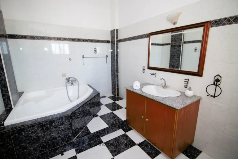 5 Bedroom House for Sale in Tersefanou, Larnaca District