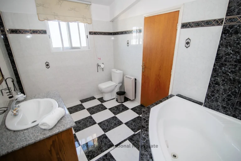 5 Bedroom House for Sale in Tersefanou, Larnaca District
