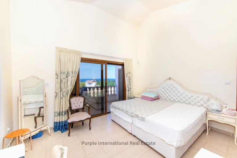 3 Bedroom House for Sale in Sea Caves, Paphos District