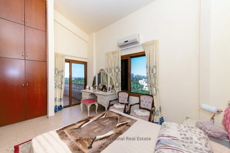 3 Bedroom House for Sale in Sea Caves, Paphos District