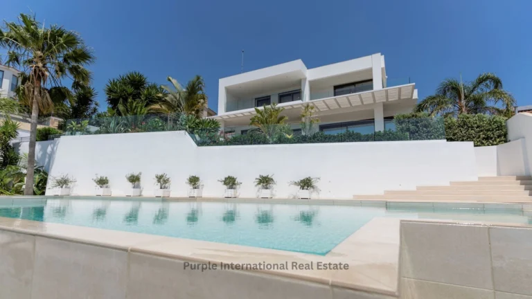 5 Bedroom House for Sale in Agios Tychonas, Limassol District