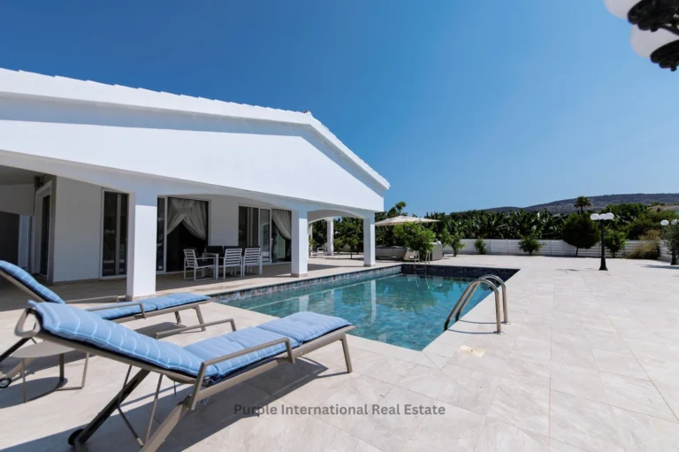 4 Bedroom House for Sale in Sea Caves, Paphos District
