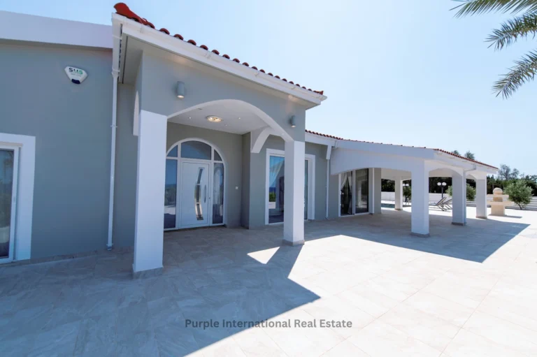 4 Bedroom House for Sale in Sea Caves, Paphos District